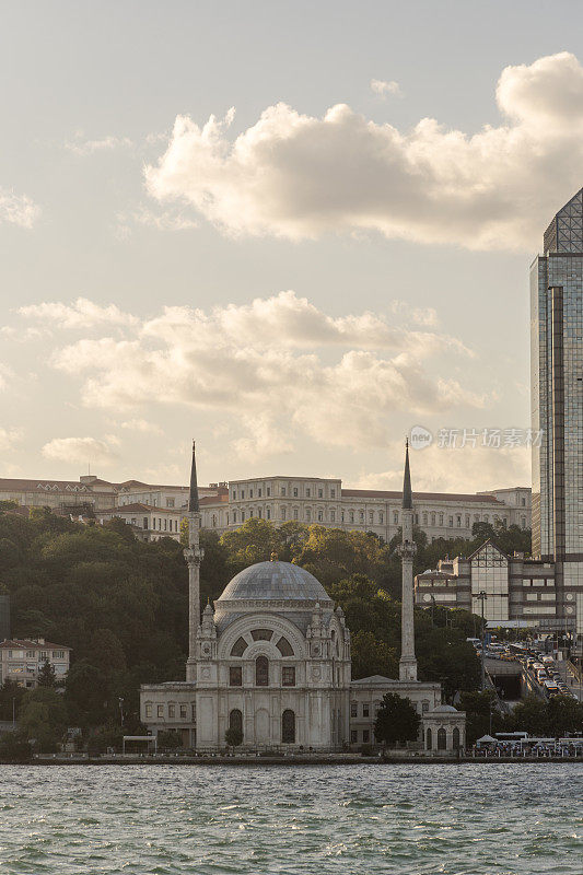 queen bezmi alem sultan dolmabahce mosque在伊斯坦布尔的火鸡环上